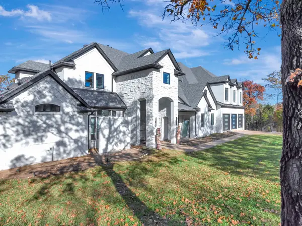 Painted white brick home in Dallas–Fort Worth