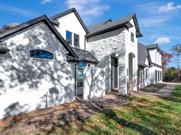 Painted white brick home in Dallas–Fort Worth