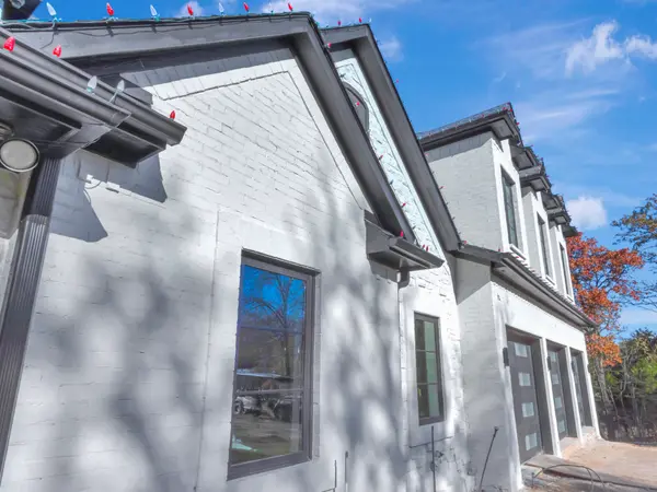 Painted white brick home in Dallas–Fort Worth
