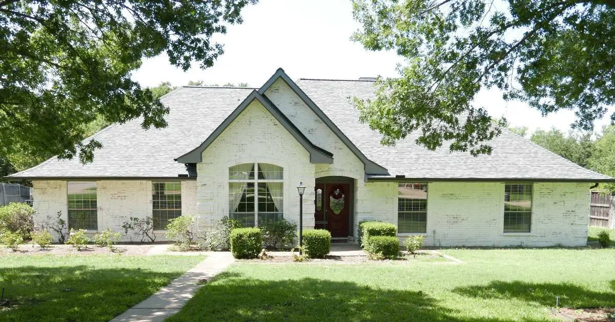 5 Benefits of Limewashing a Brick Home